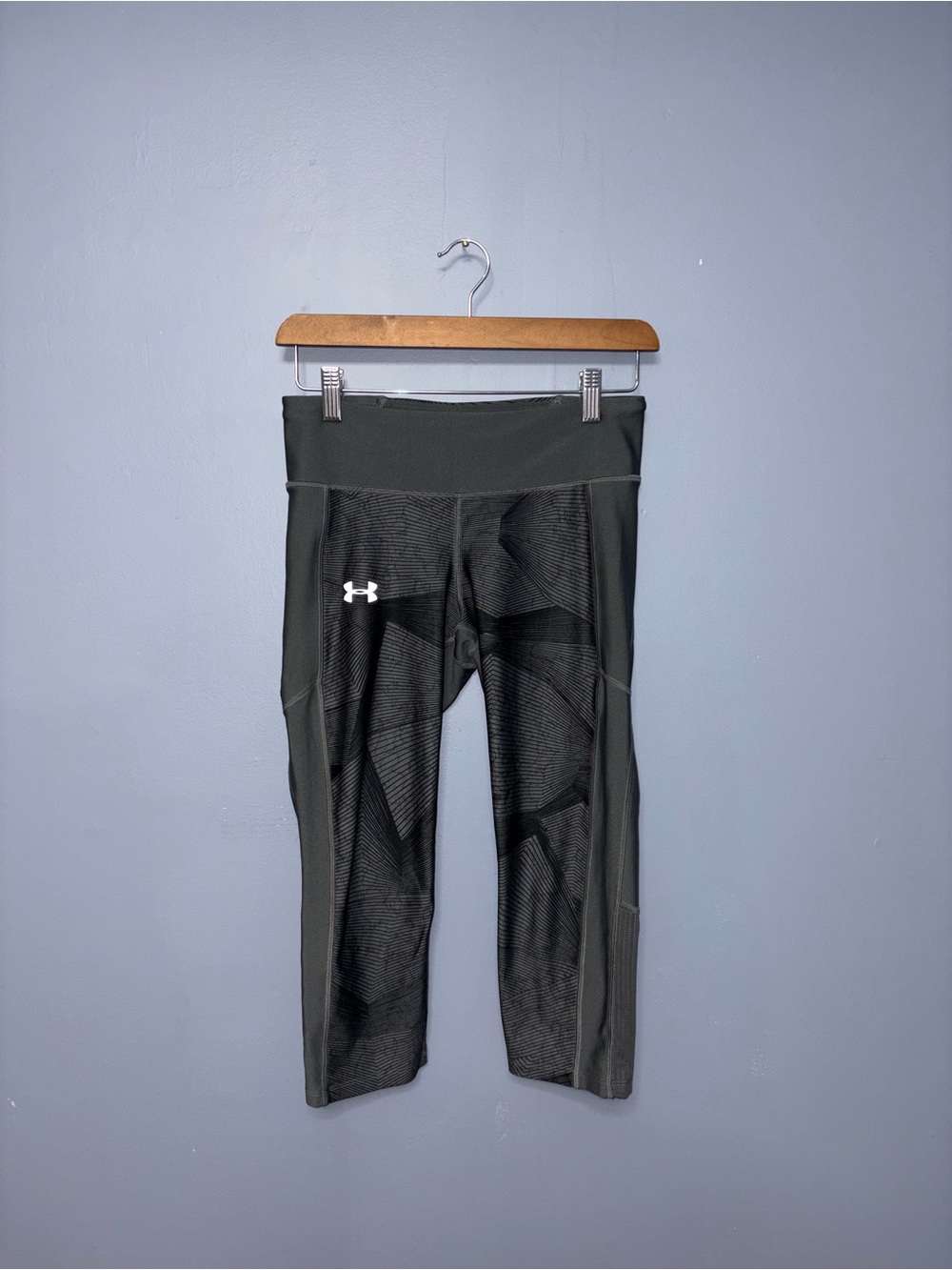 Under Armour | Gray Printed Cropped Leggings | Size Medium